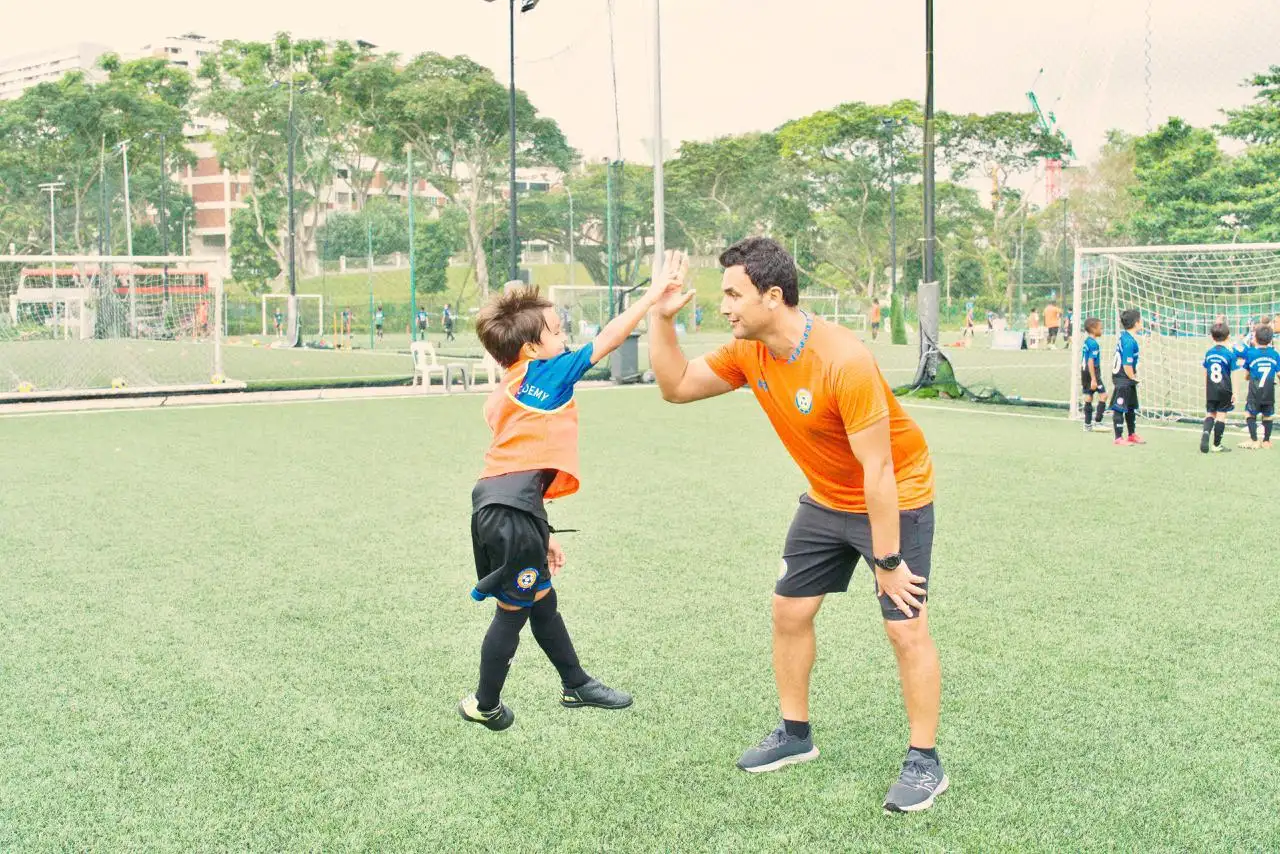 كل ما يجب أن تعرفه عن محمد زكريا ميدو وخبراته التدريبية