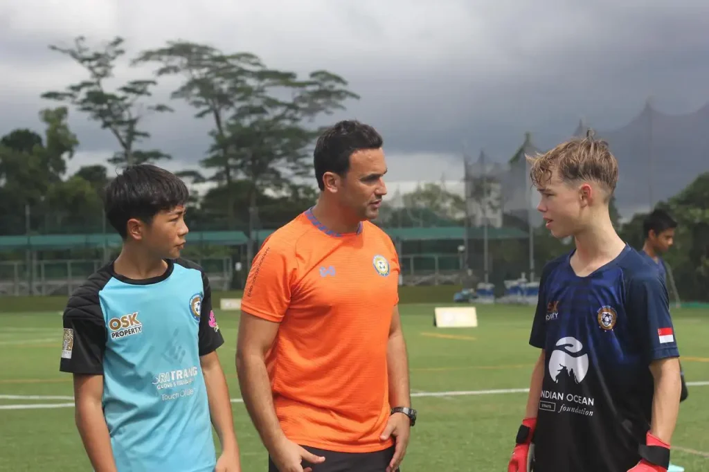 ماذا يميز المدرب محمد زكريا ميدو في عالم كرة القدم؟