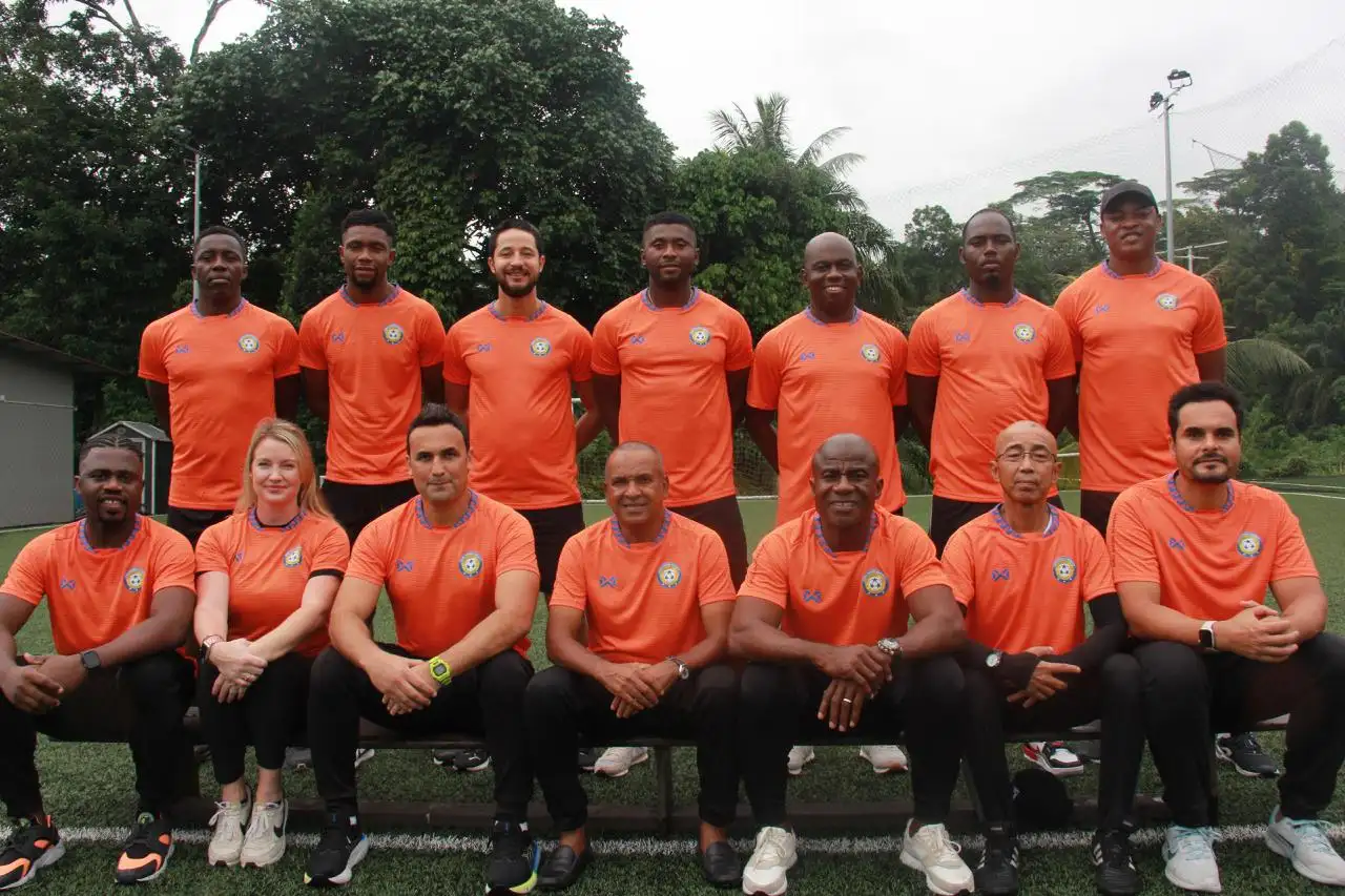 ما هي خبرات المدرب محمد زكريا ميدو في مجال تدريب كرة القدم؟