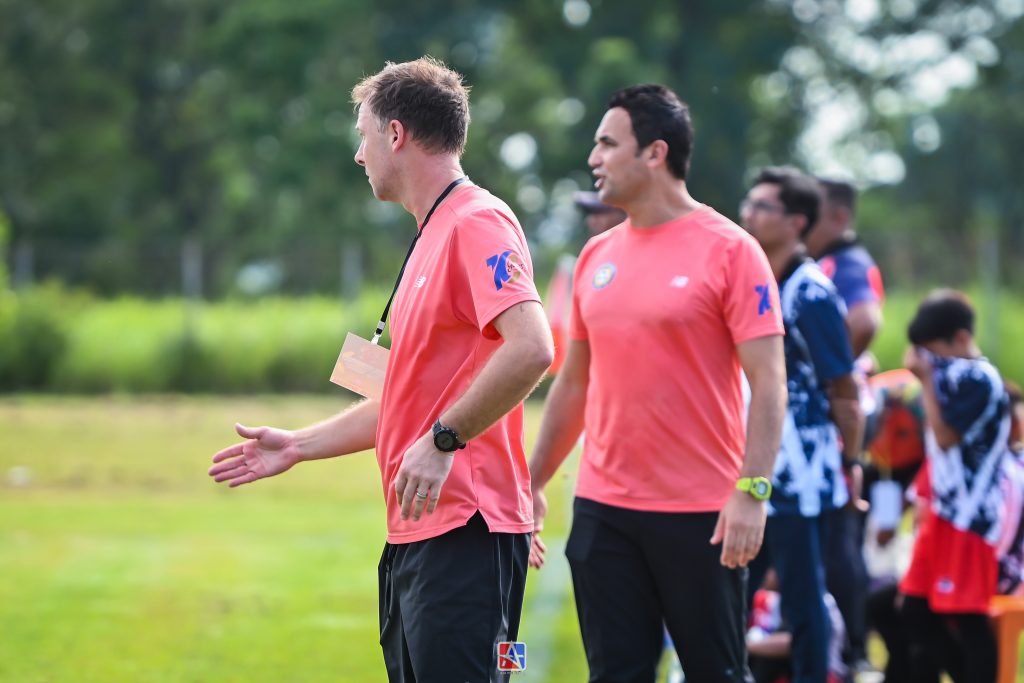 تعرف على المدرب المصري محمد زكريا ميدو