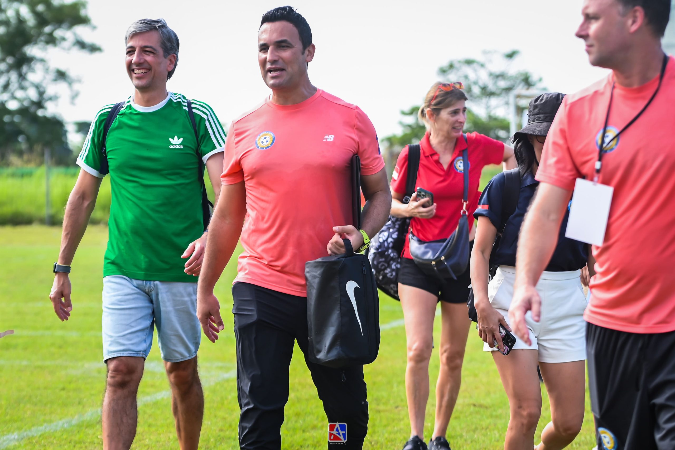 من هو محمد زكريا وما دوره في تطوير أكاديميات كرة القدم؟